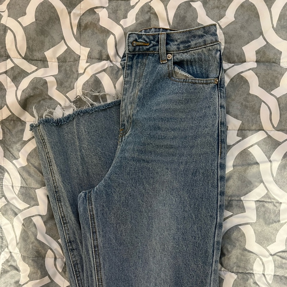 Size S- avg 27 waist, long length
Light blue